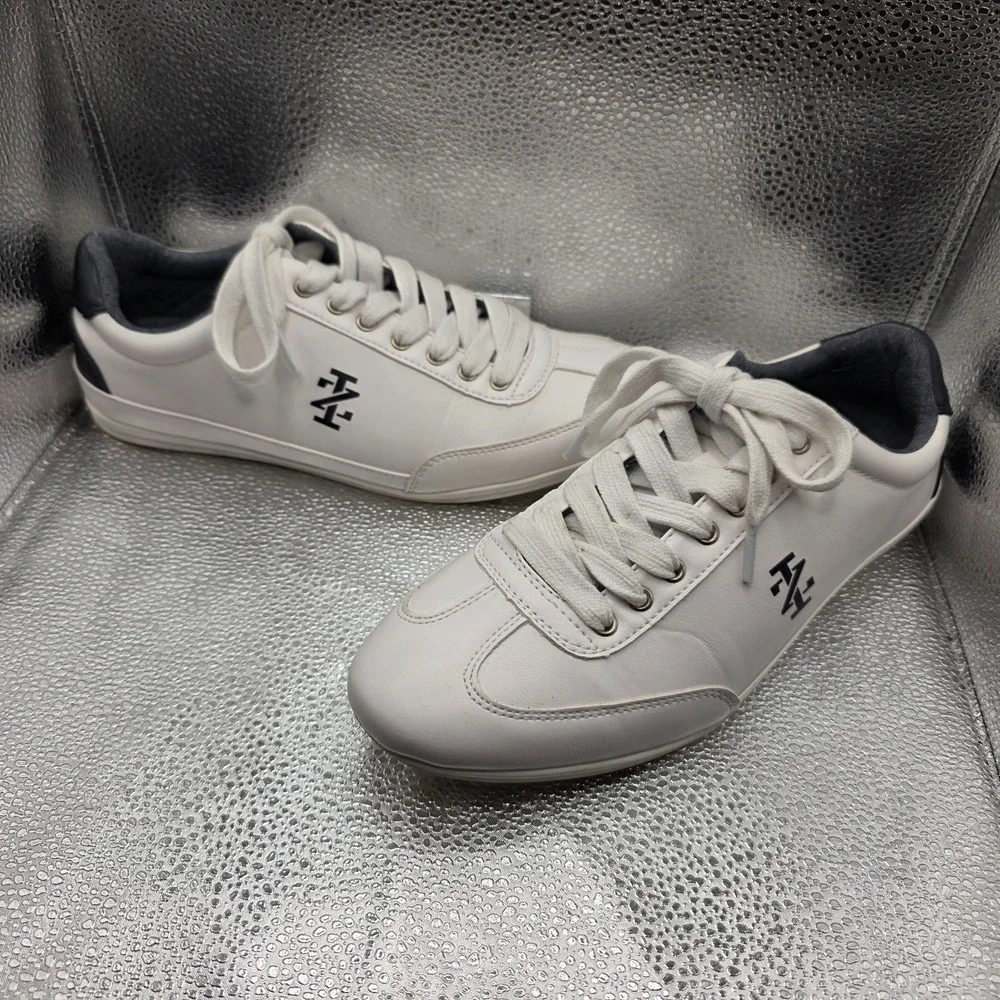 IZOD Men's White Memory Foam Lion Sneakers Size 9M Casual Low Top Comfort Shoes‎